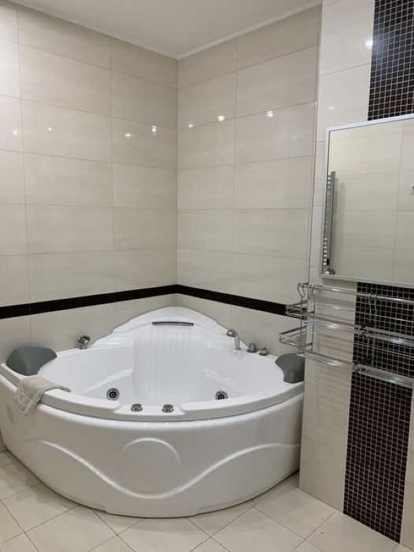 Продажа 3-комнатной квартиры 129 м², Василия Жуковского ул., 21