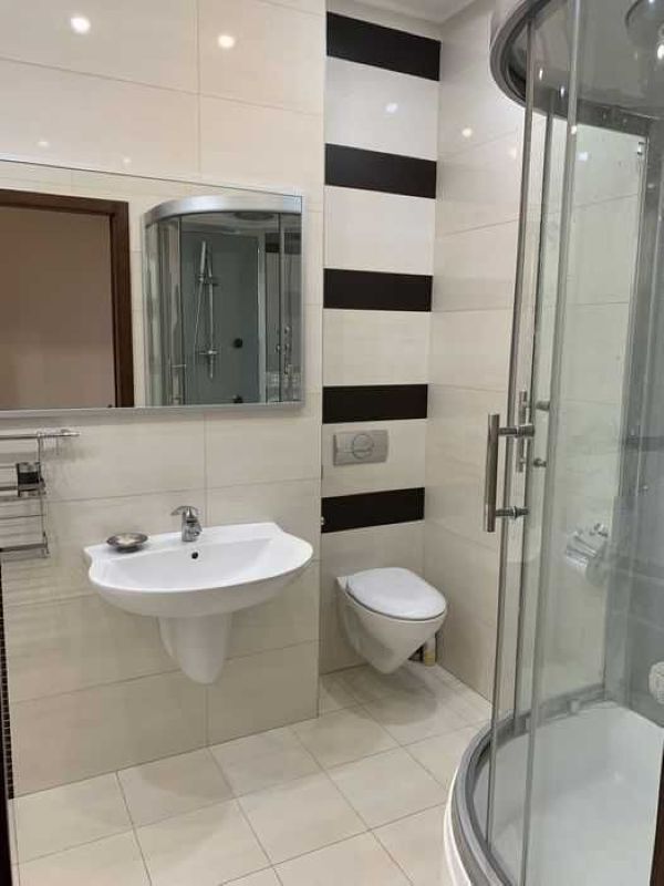 Продажа 3-комнатной квартиры 129 м², Василия Жуковского ул., 21