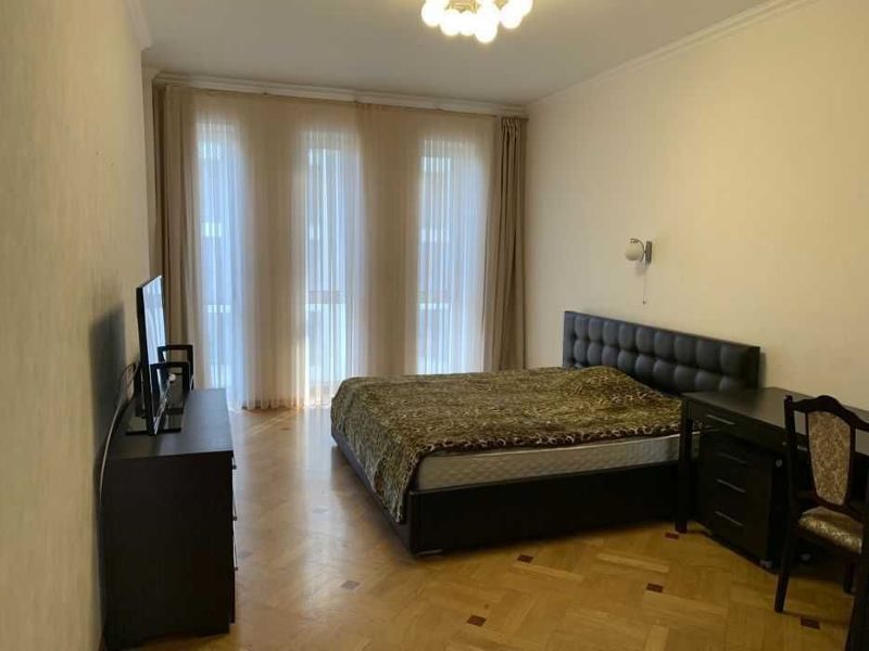 Продажа 3-комнатной квартиры 129 м², Василия Жуковского ул., 21