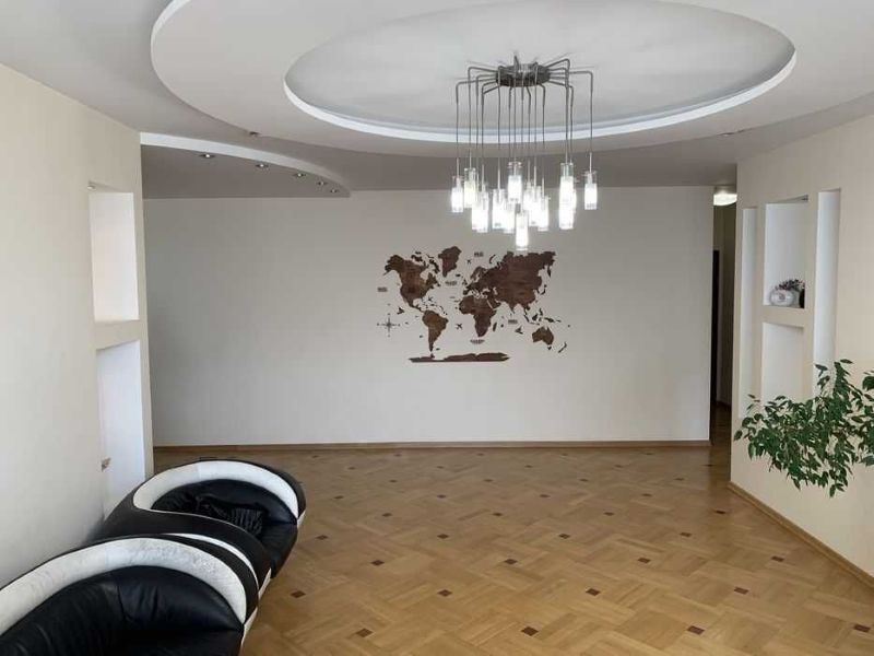 Продажа 3-комнатной квартиры 129 м², Василия Жуковского ул., 21