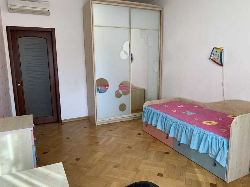 Продажа 3-комнатной квартиры 129 м², Василия Жуковского ул., 21