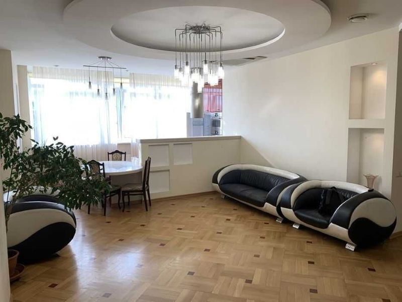 Продажа 3-комнатной квартиры 129 м², Василия Жуковского ул., 21