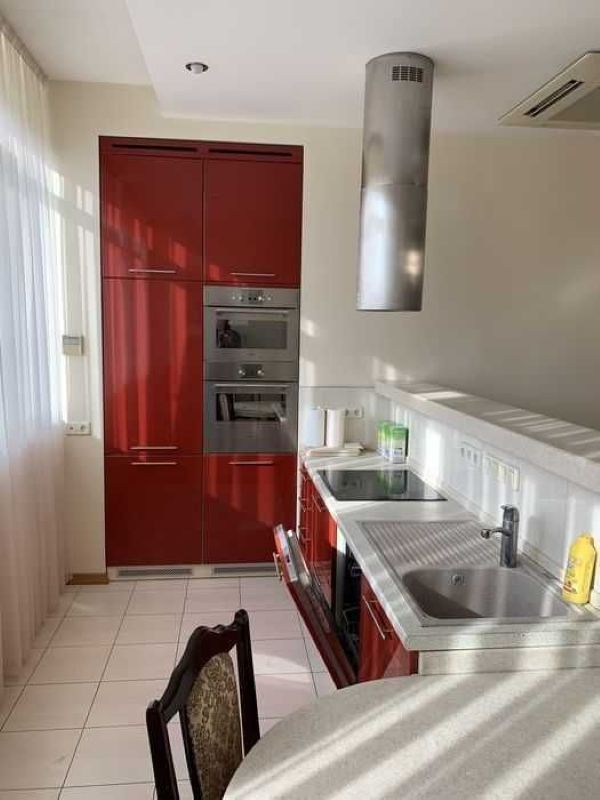 Продажа 3-комнатной квартиры 129 м², Василия Жуковского ул., 21