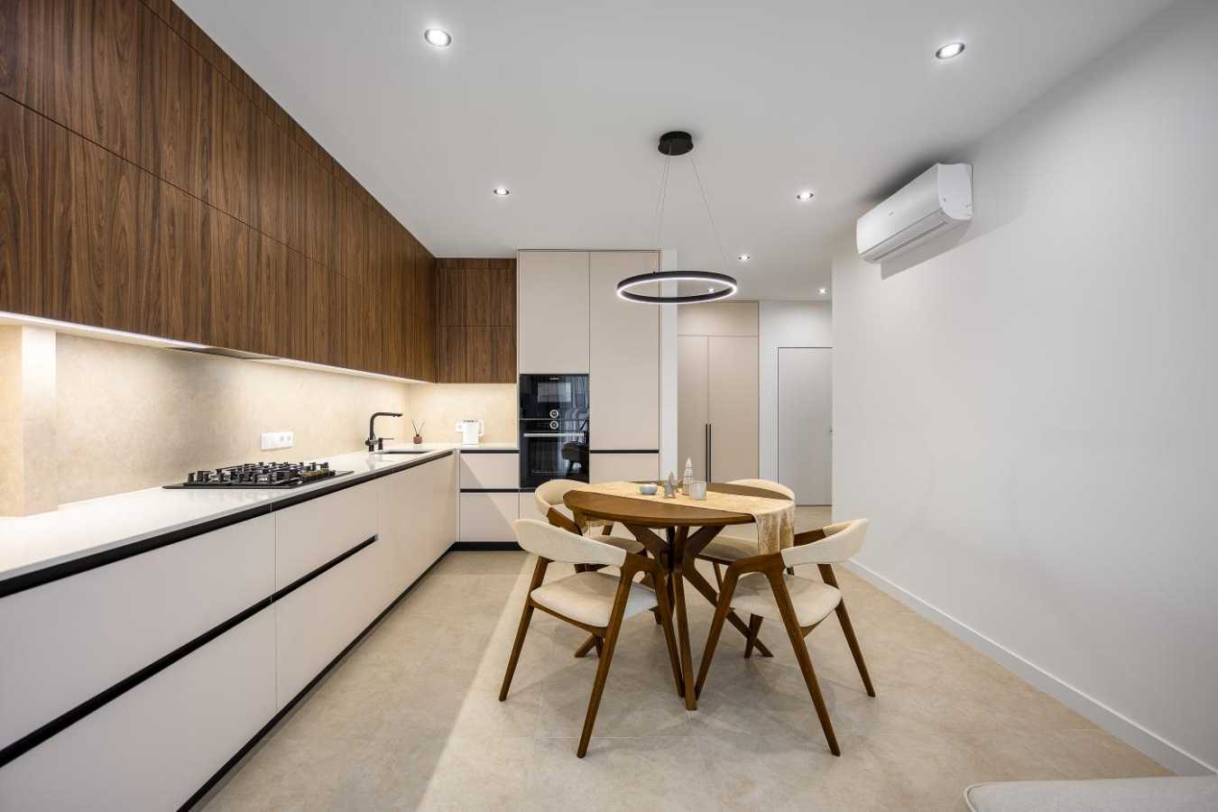 Продажа 2-комнатной квартиры 75 м², Угорская ул.