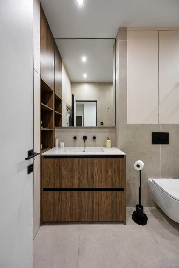 Продажа 2-комнатной квартиры 75 м², Угорская ул.