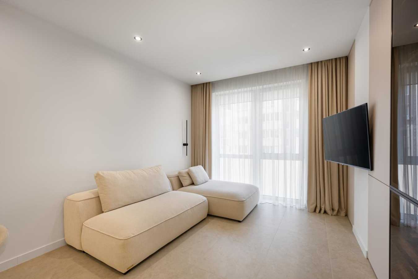 Продажа 2-комнатной квартиры 75 м², Угорская ул.