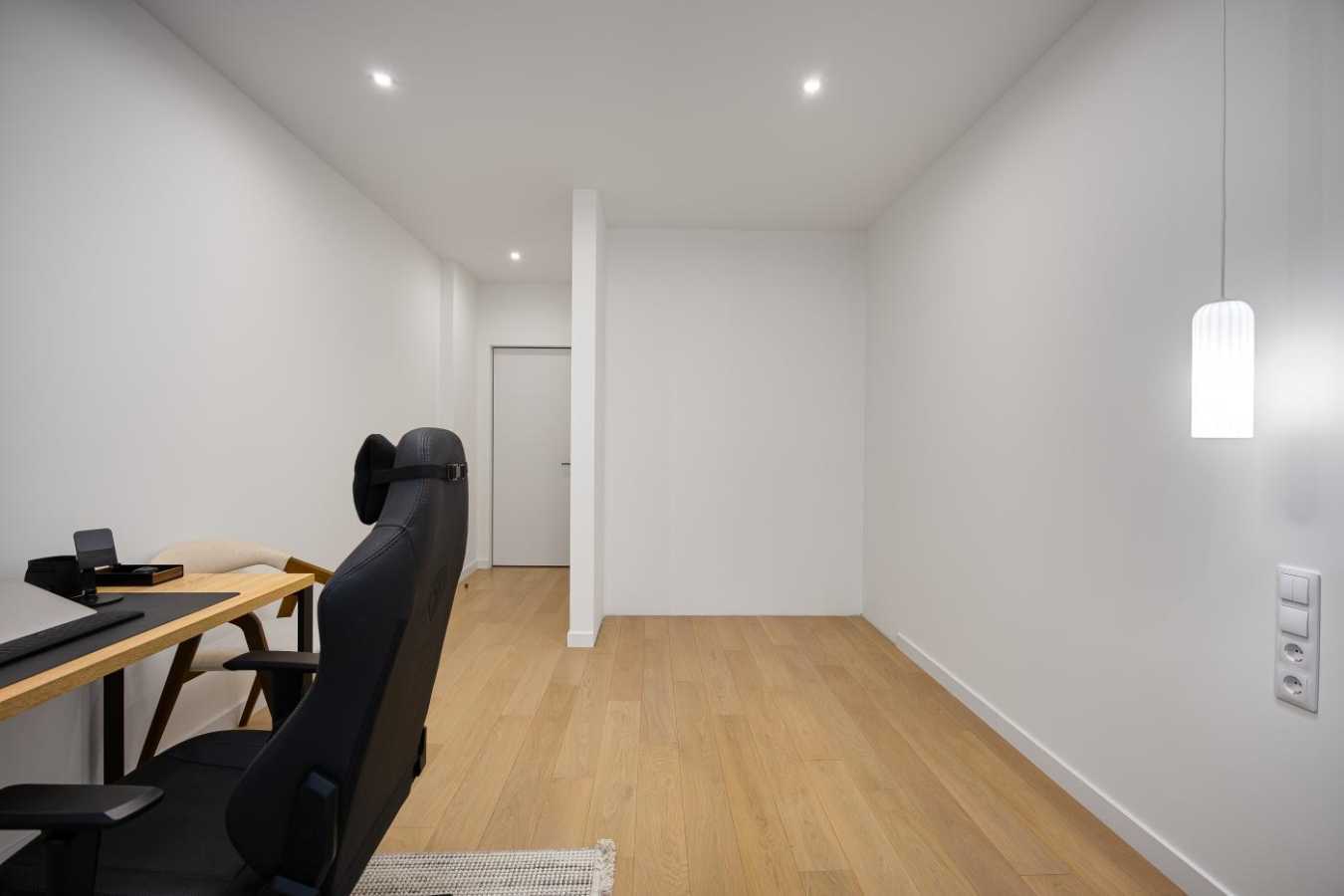 Продажа 2-комнатной квартиры 75 м², Угорская ул.