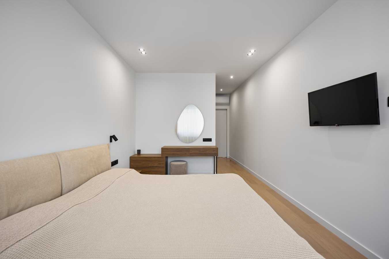 Продажа 2-комнатной квартиры 75 м², Угорская ул.