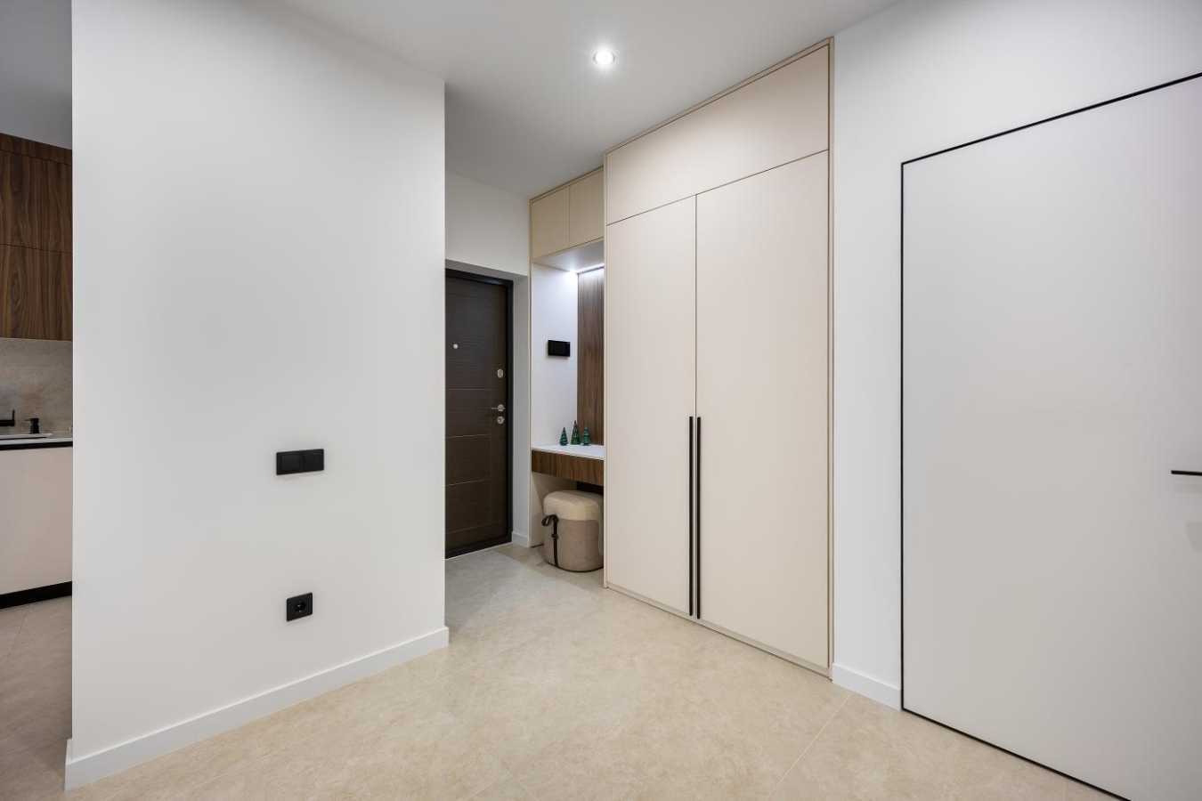 Продажа 2-комнатной квартиры 75 м², Угорская ул.