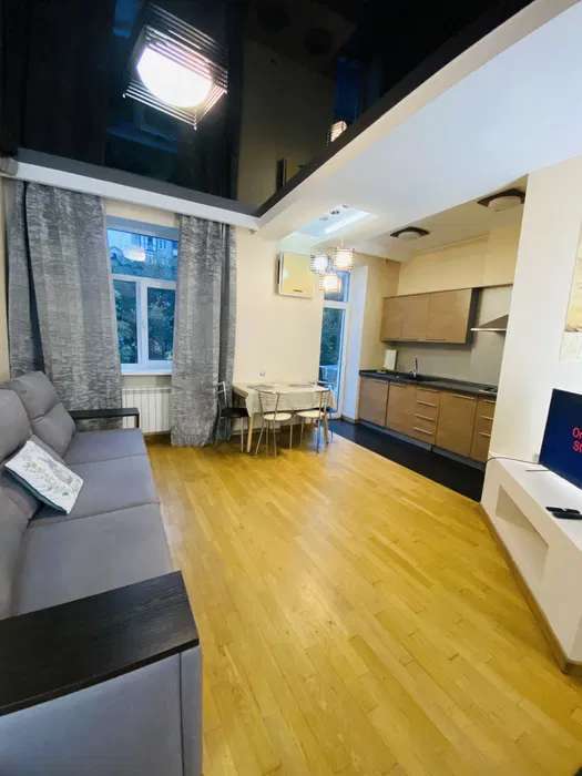 Продаж 3-кімнатної квартири 64 м², Басейна вул., 17