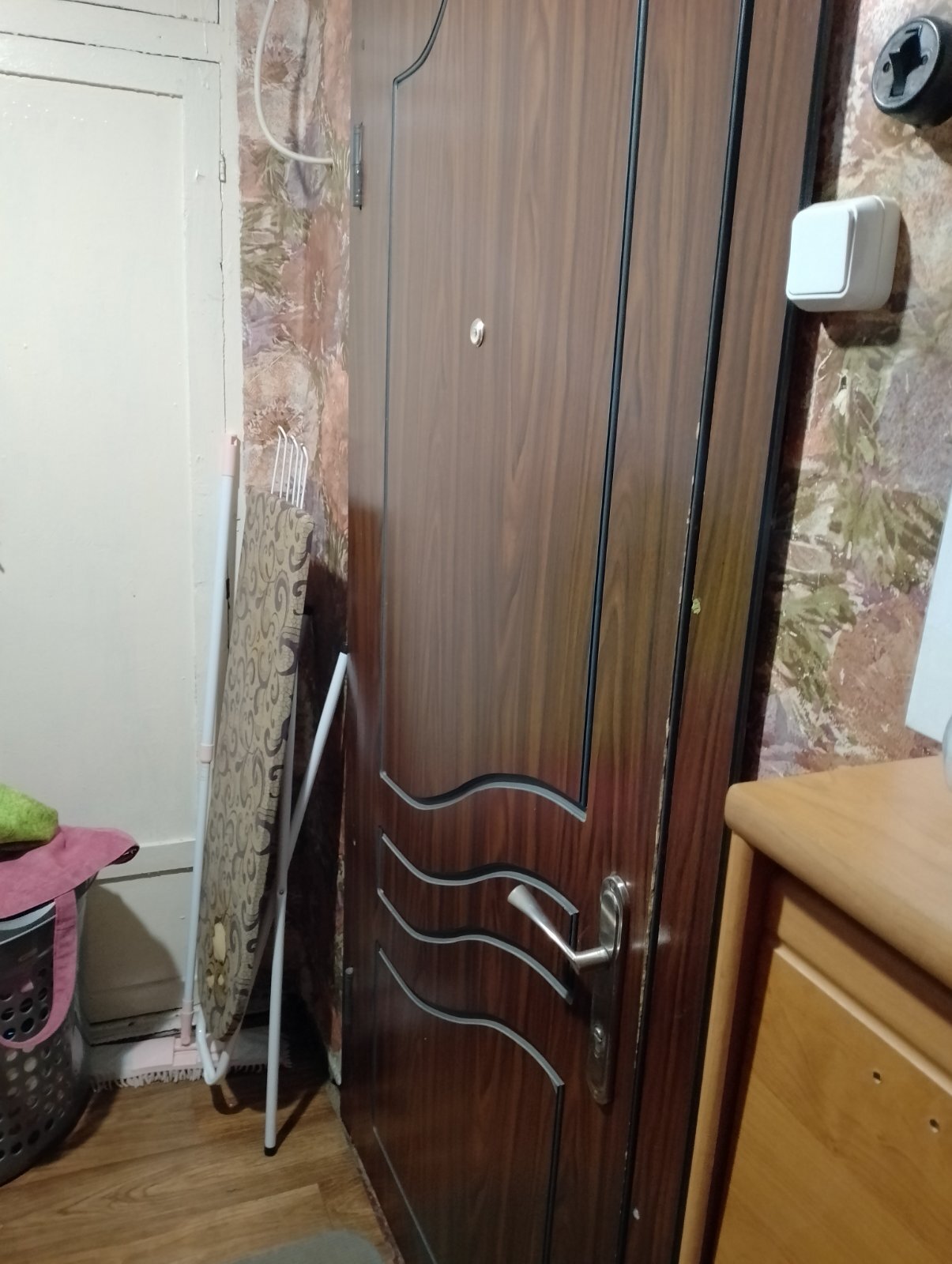 Продажа 4-комнатной квартиры 100 м², Новаторов ул.