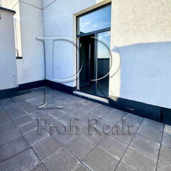 Продажа 1-комнатной квартиры 45 м², Салютная ул., 2