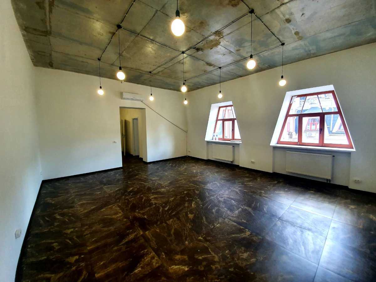 Продажа 3-комнатной квартиры 146 м², Воздвиженская ул., 22