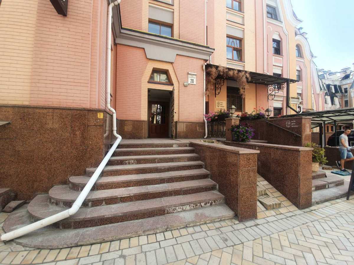 Продажа 4-комнатной квартиры 167 м², Воздвиженская ул., 20