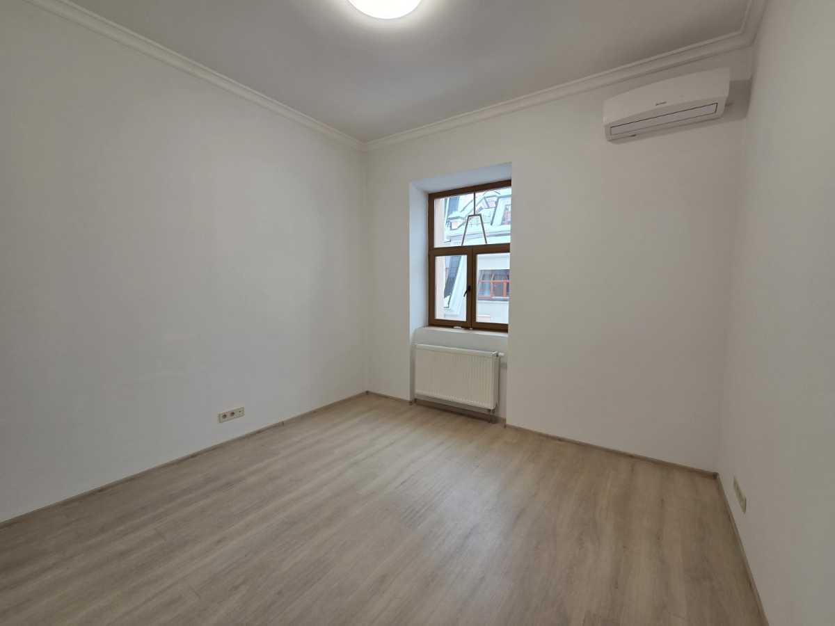 Продажа 4-комнатной квартиры 167 м², Воздвиженская ул., 20