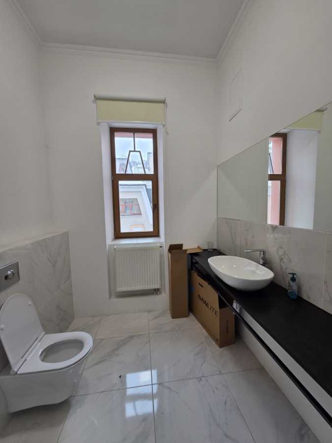 Продажа 4-комнатной квартиры 167 м², Воздвиженская ул., 20