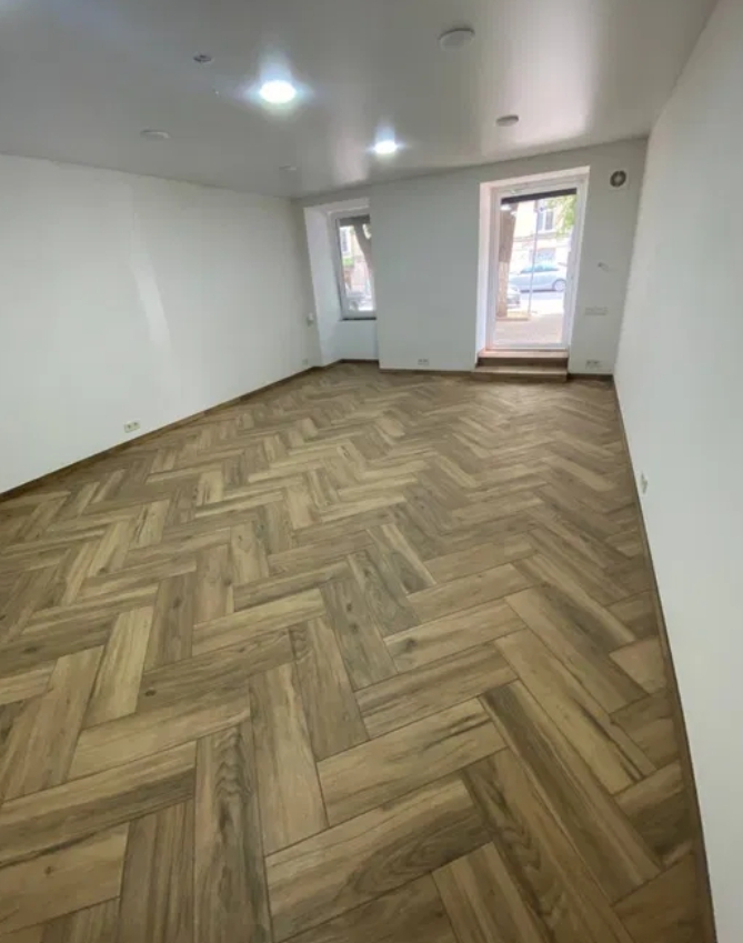 Аренда торгового помещения 35 м², Соборная пл.