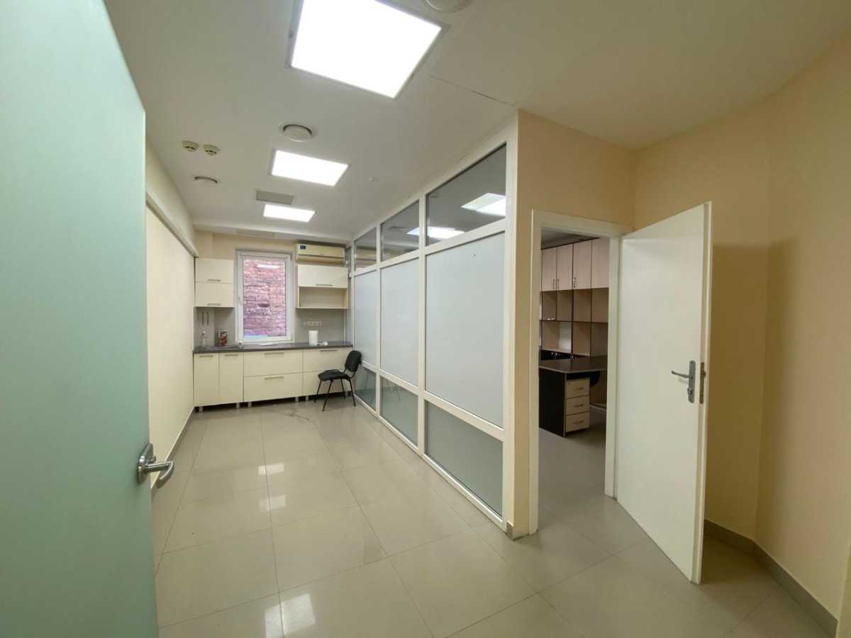 Продаж офісу 370 м², Басейна вул., 7В