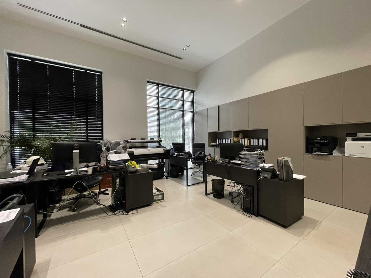 Продажа другого торгового помещения 268 м², Михаила Максимовича ул., 28