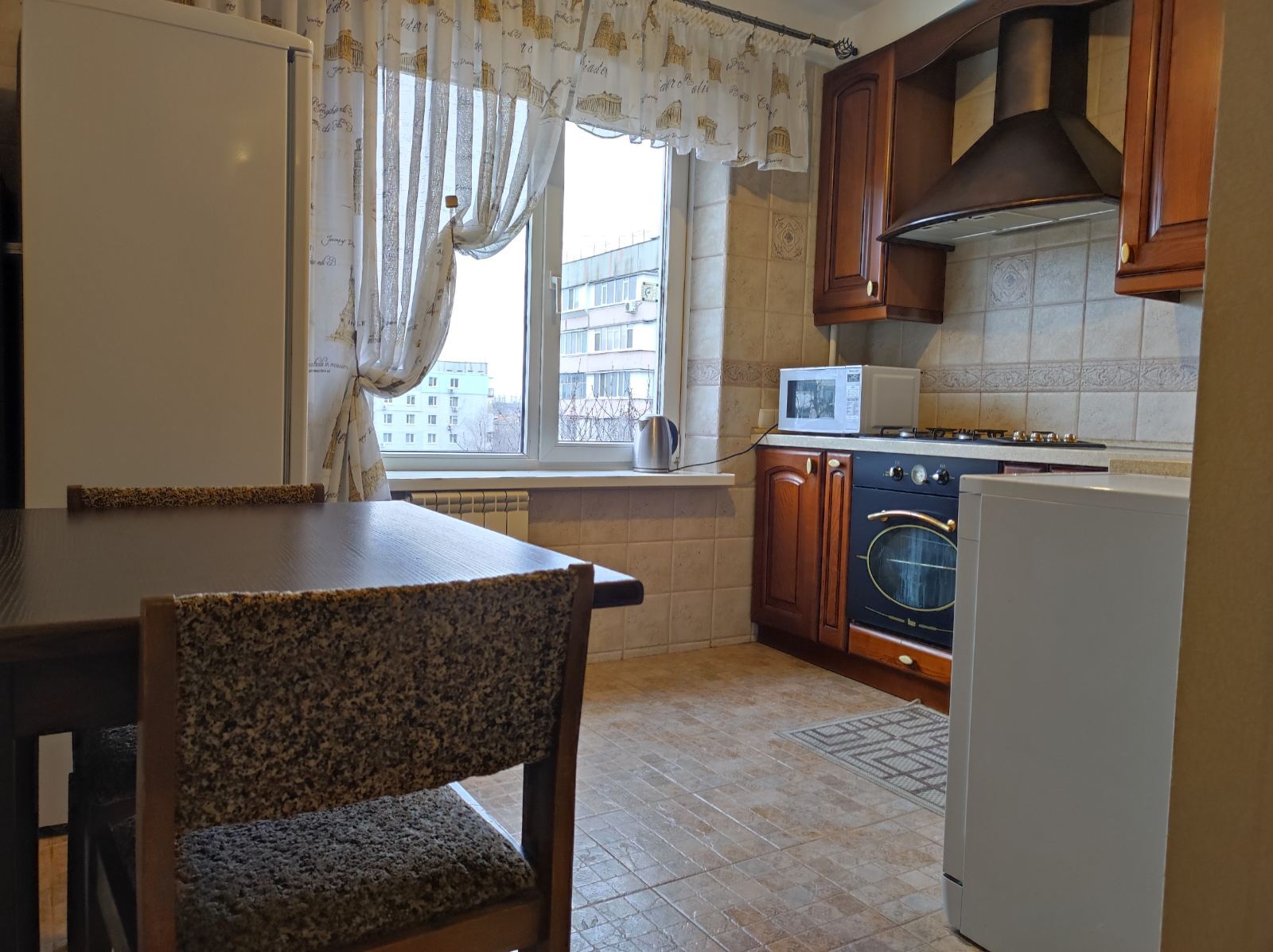 Аренда 3-комнатной квартиры 68 м², Чаривная ул., 125