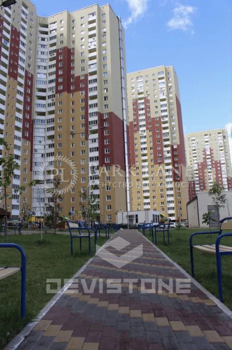 Оренда 2-кімнатної квартири 74 м², Сергія Данченка вул., 1