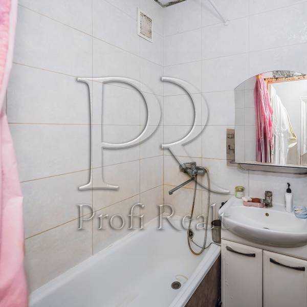 Продаж 2-кімнатної квартири 45 м², Озерна вул., 12