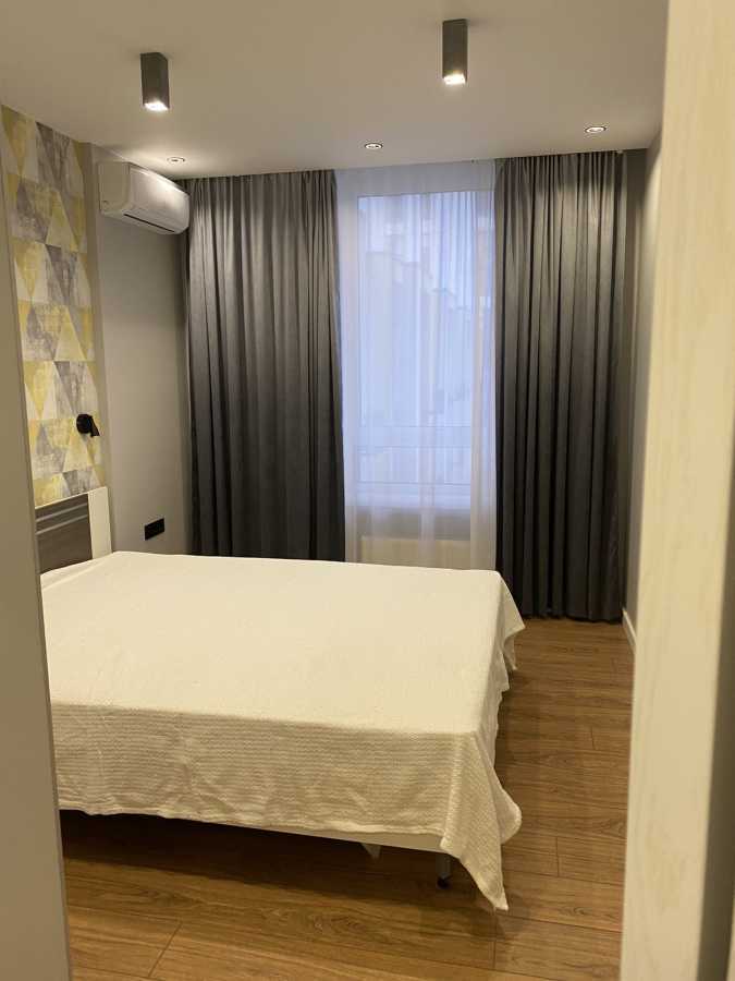 Продажа 1-комнатной квартиры 37.4 м², Салютная ул., 2