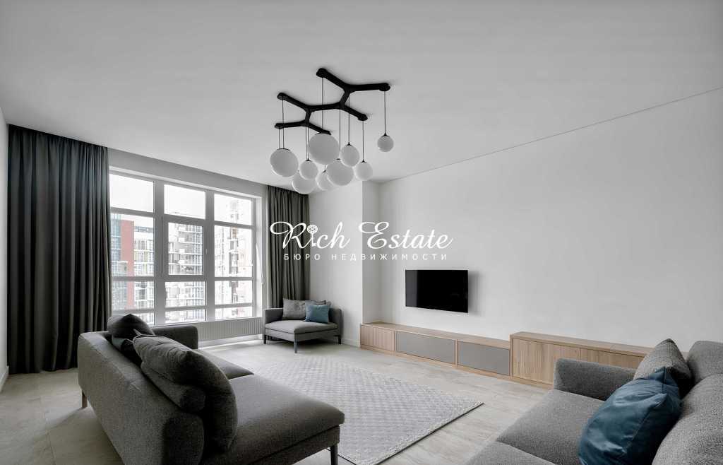 Аренда 3-комнатной квартиры 106 м², Академика Филатова ул., 2/1