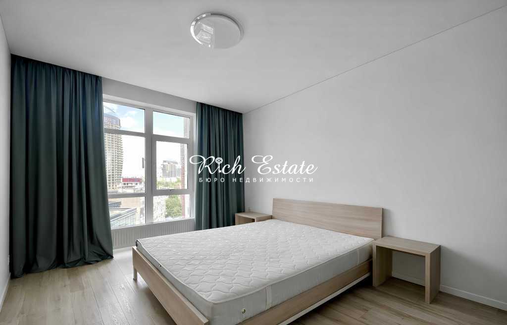 Аренда 3-комнатной квартиры 106 м², Академика Филатова ул., 2/1