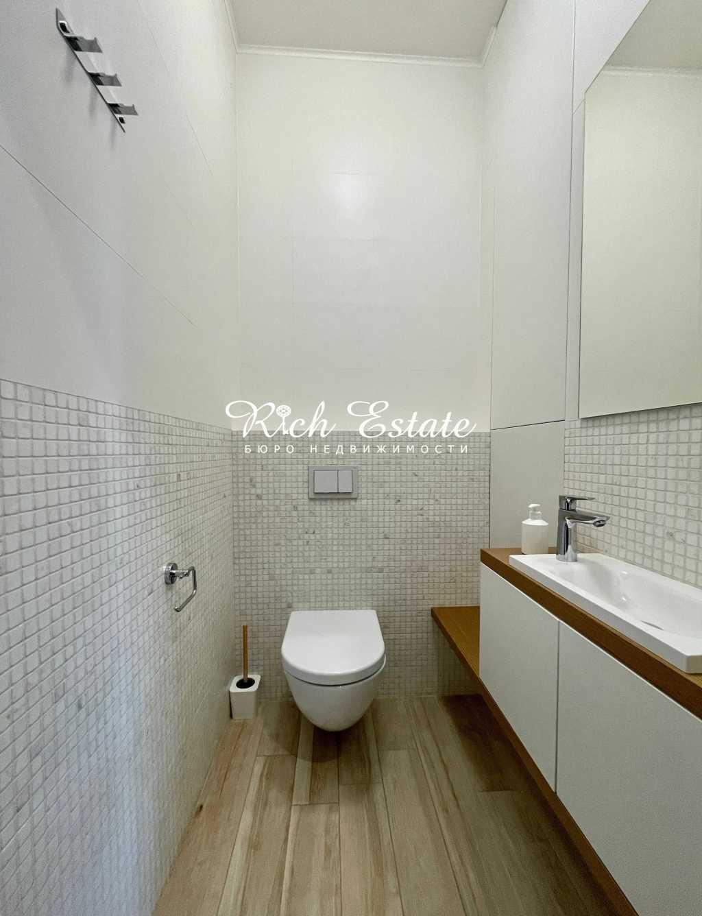 Аренда 3-комнатной квартиры 106 м², Академика Филатова ул., 2/1