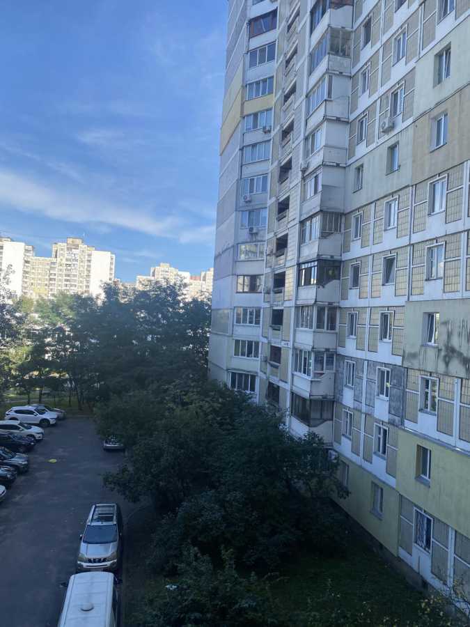 Продажа 3-комнатной квартиры 72.4 м², Ревуцкого ул., 13