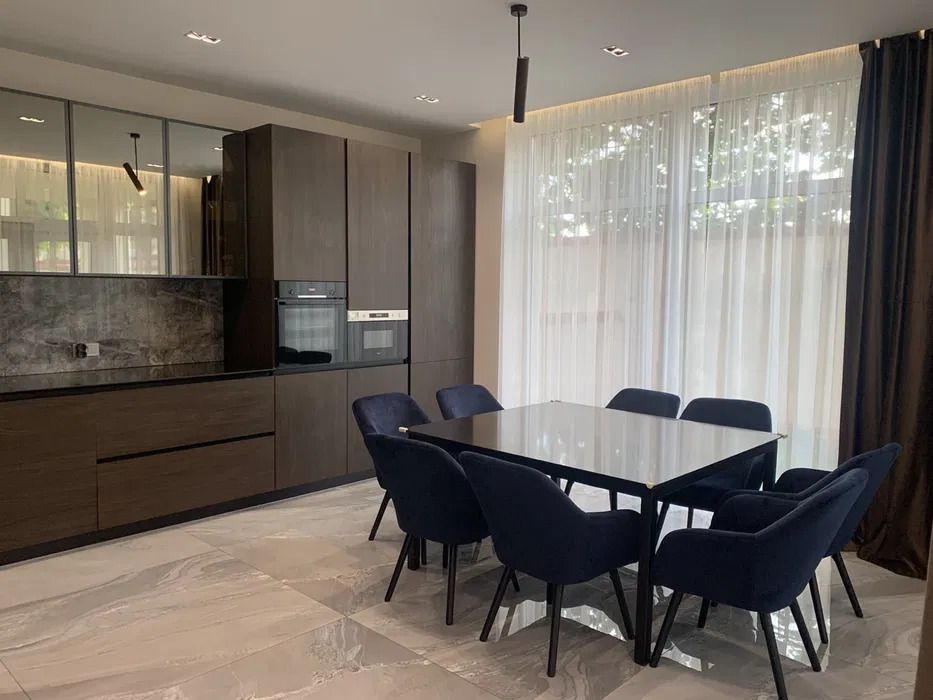 Аренда дома 300 м², Дружбы Народов бул.