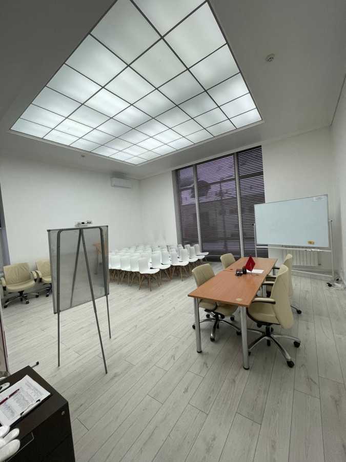 Оренда офісу 1543 м², Добровоільницьких батальонів вул., 1