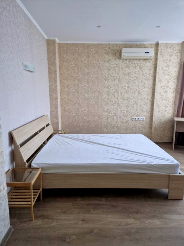 Оренда 1-кімнатної квартири 45 м², Середня вул., 24 К3