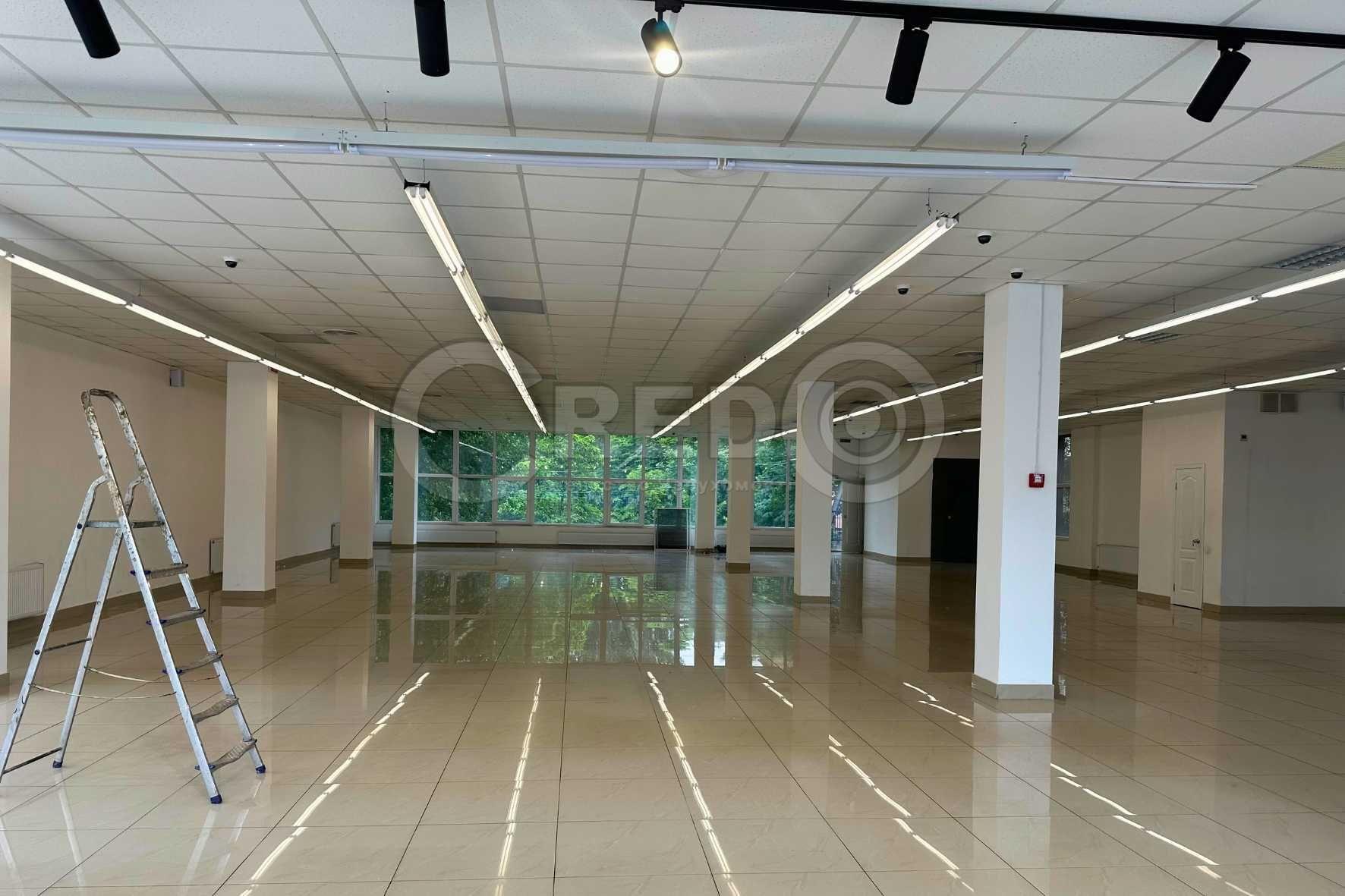 Аренда магазина 450 м², Металлургов просп.