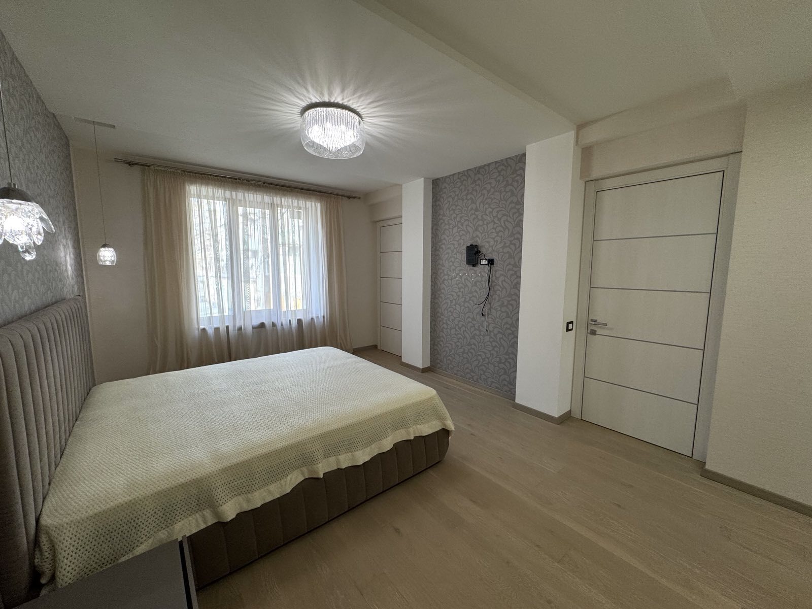 Продажа 3-комнатной квартиры 115 м², Независимой Украины ул.