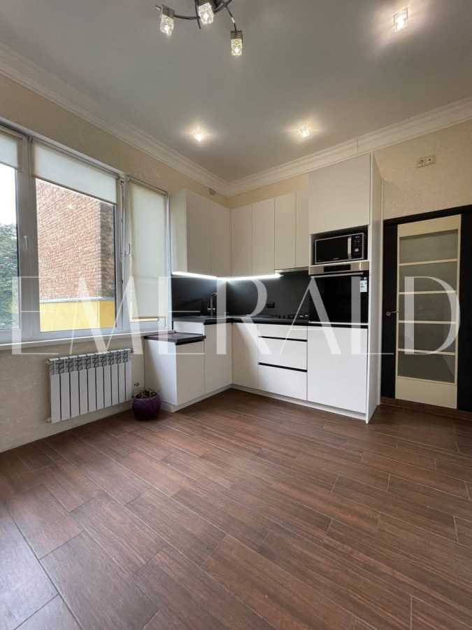 Продажа 3-комнатной квартиры 94 м², Митрофана Довнар-Запольского ул., 4