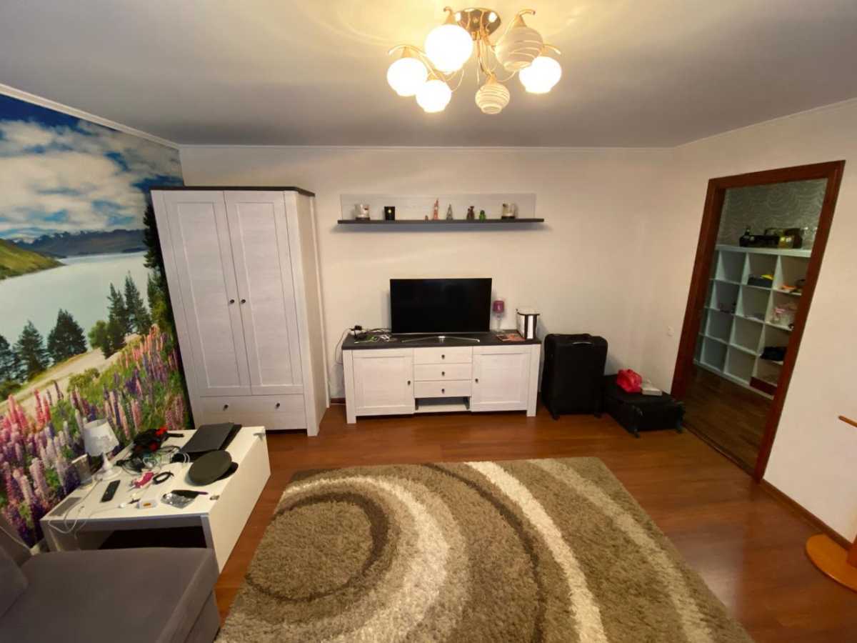 Оренда 3-кімнатної квартири 64 м², Ревуцького вул., 8