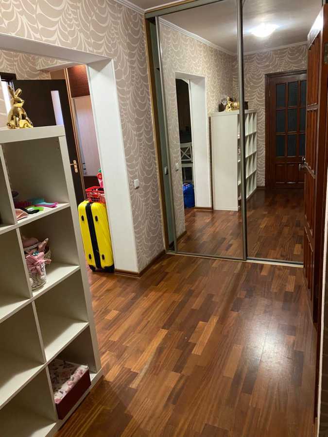 Оренда 3-кімнатної квартири 64 м², Ревуцького вул., 8