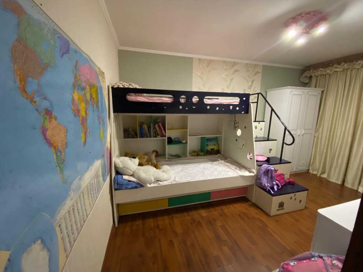 Оренда 3-кімнатної квартири 64 м², Ревуцького вул., 8