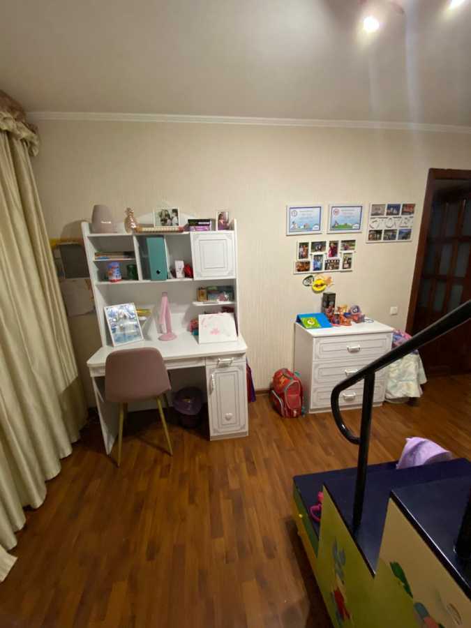 Оренда 3-кімнатної квартири 64 м², Ревуцького вул., 8