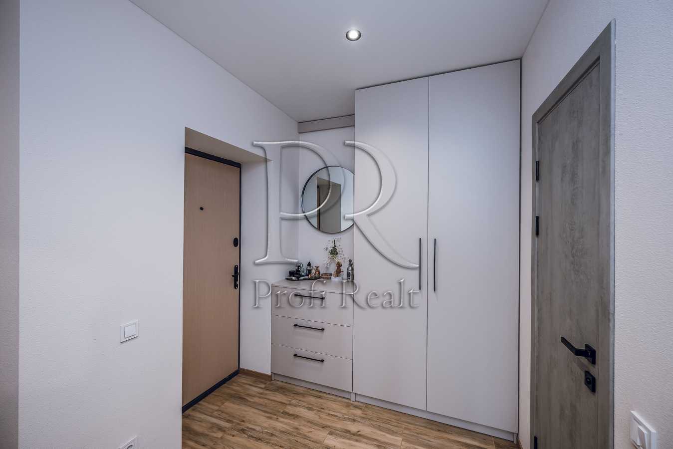 Продажа 2-комнатной квартиры 56 м², Европейская (Октябрьская) ул., 32
