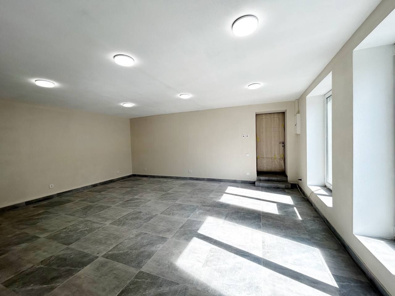 Оренда офісу 38 м², Лесі Українки вул.