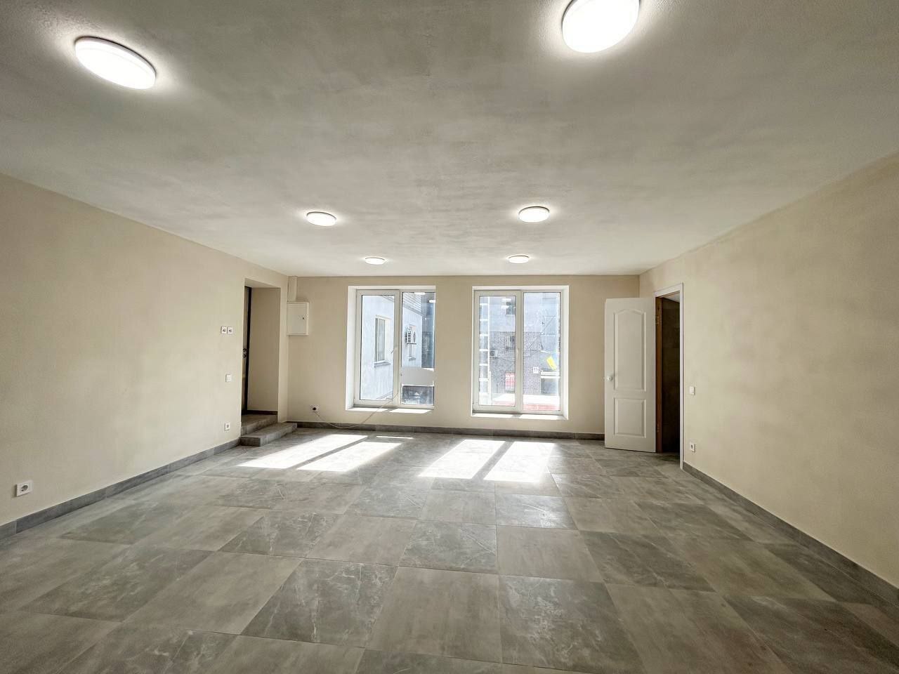 Оренда офісу 38 м², Лесі Українки вул.