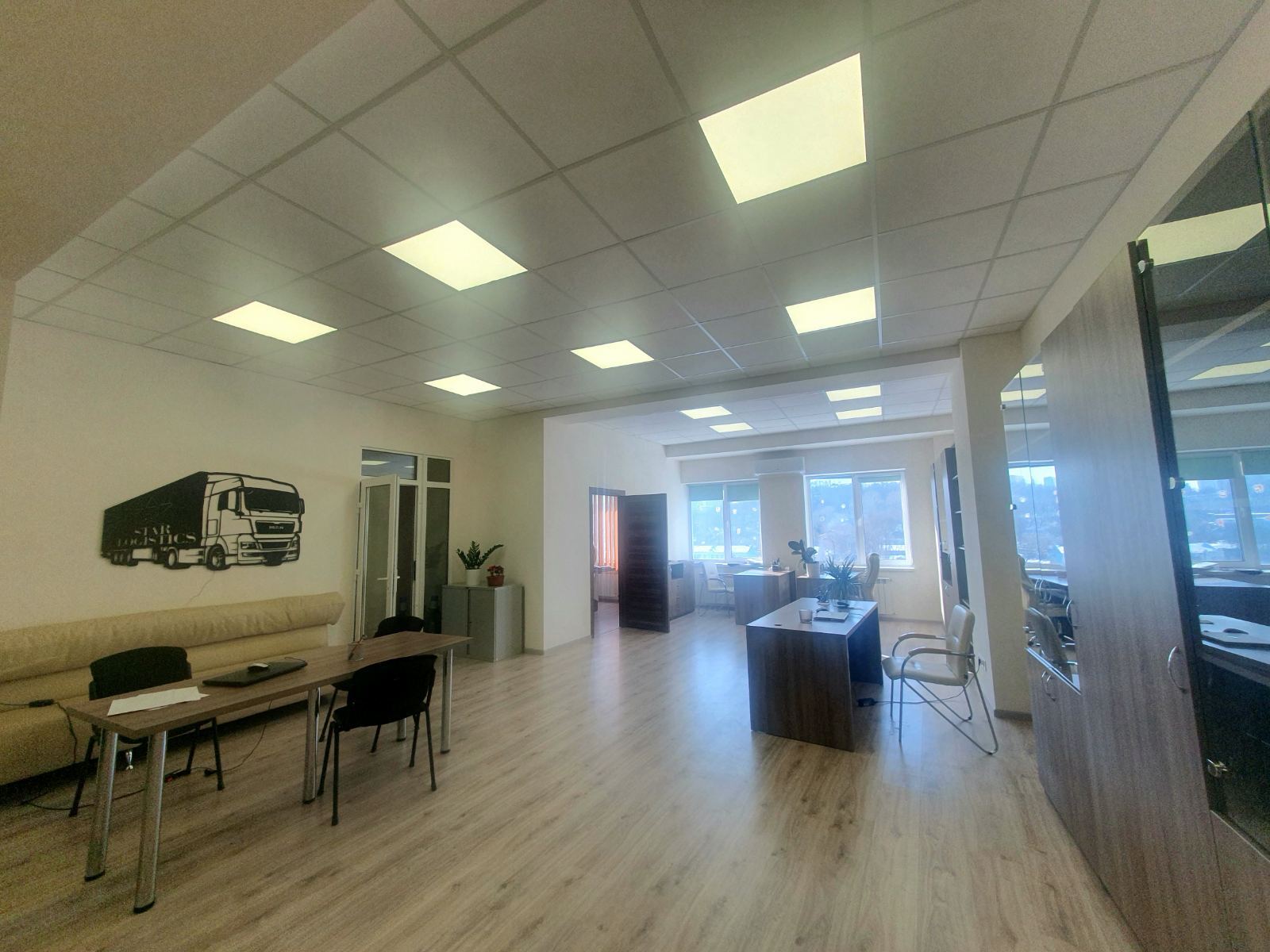 Оренда офісу 81 м², Костянтинівська вул., 75