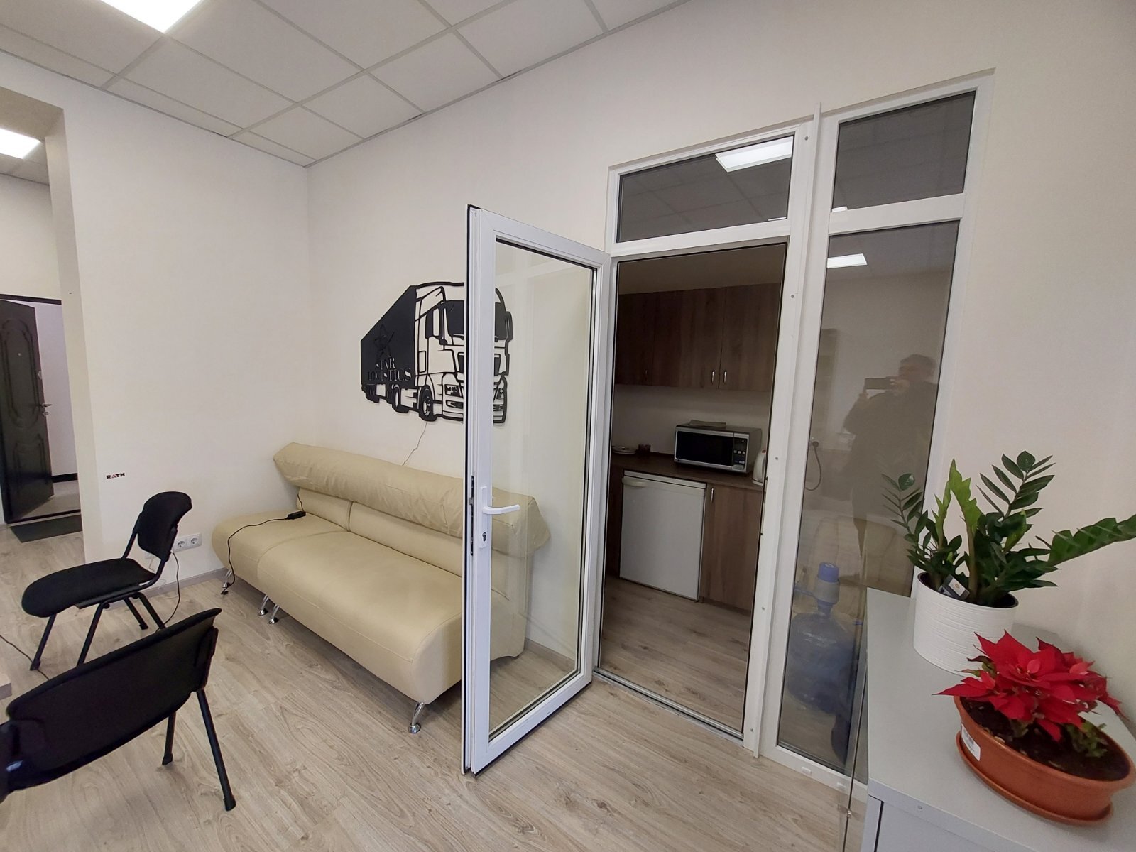 Оренда офісу 81 м², Костянтинівська вул., 75