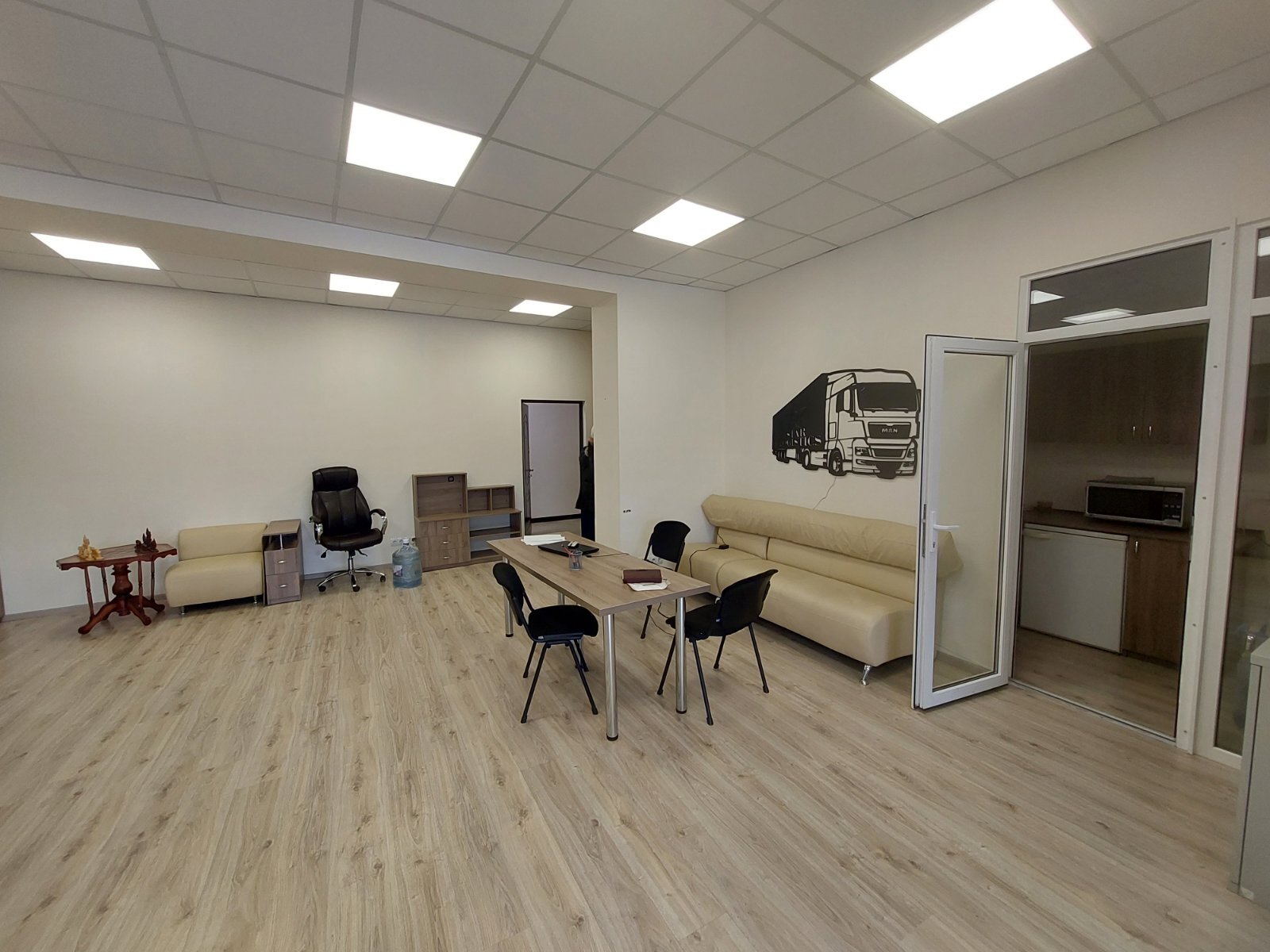 Оренда офісу 81 м², Костянтинівська вул., 75