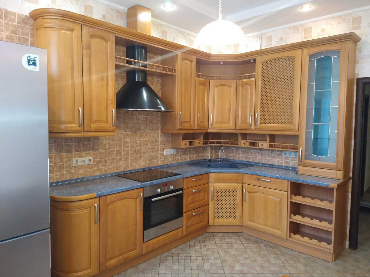 Аренда 3-комнатной квартиры 105 м², Кирилловская ул.