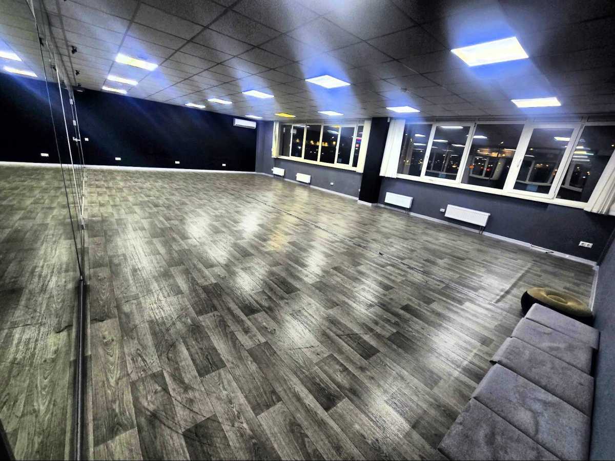 Оренда офісу 121.2 м², Олександра Мішуги вул., 10