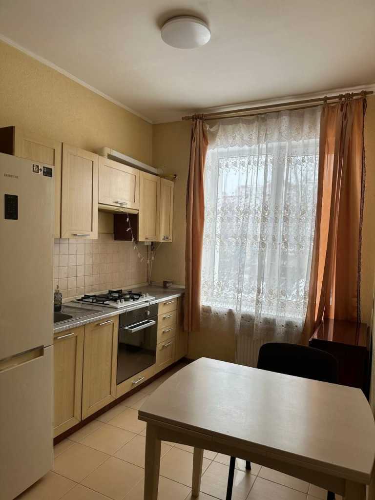 Оренда 1-кімнатної квартири 42 м², Святопокровська